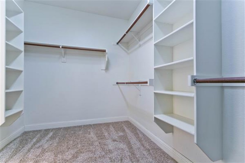    Walk in Closet 