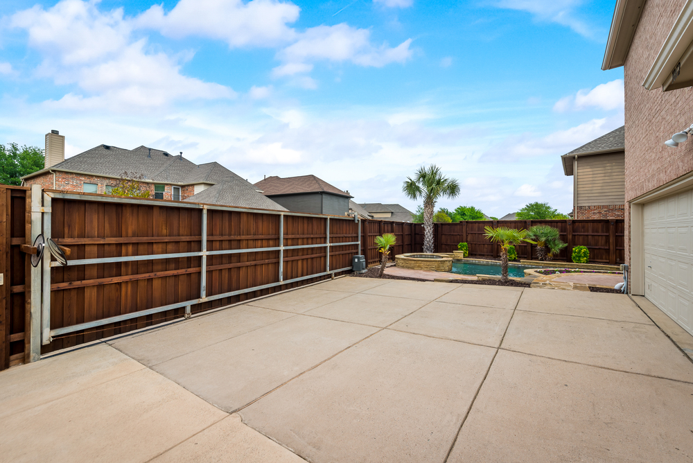    Rear Electric Gate Provides Spacious Area for Kids to Play 