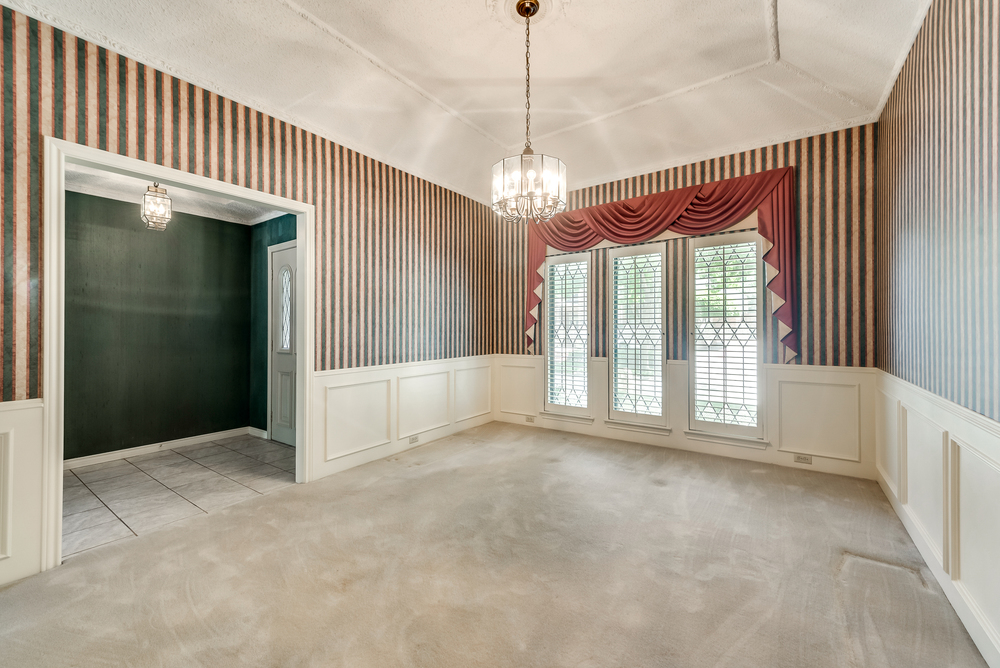    Formal Dining off Entry 