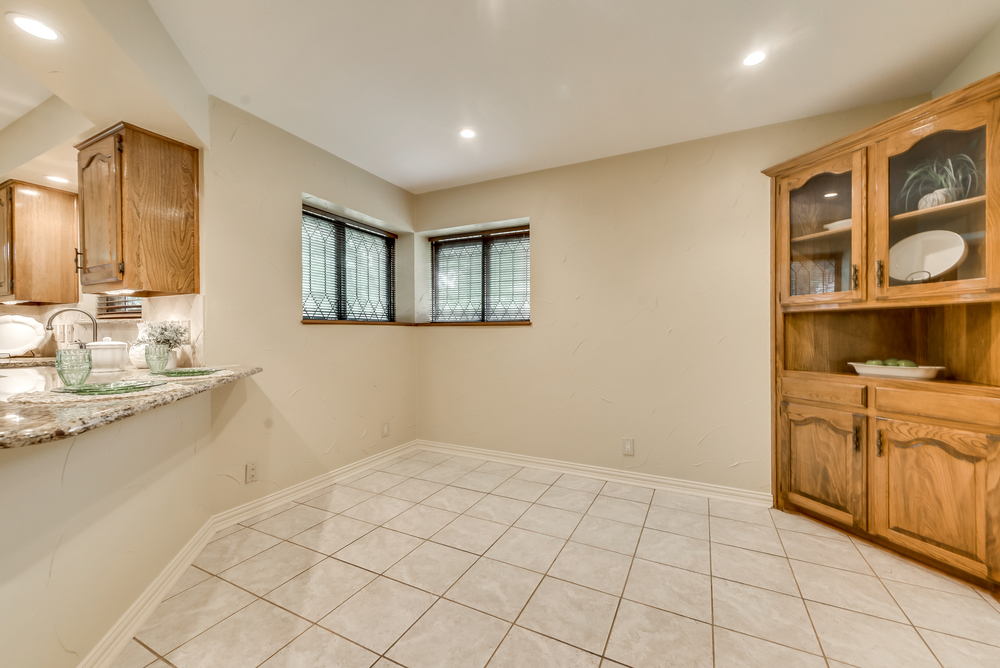    Charming Breakfast Area with Built Ins 