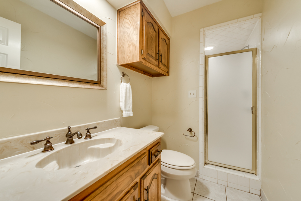    Full Guest Bathroom   