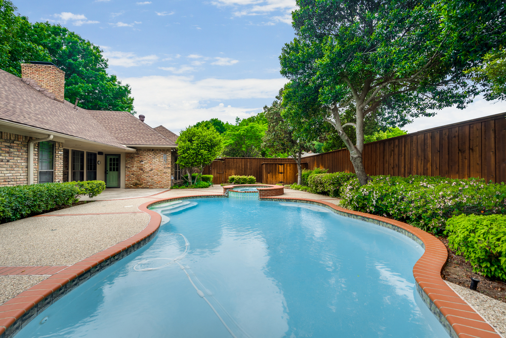    Sparkling Pool and Spa 