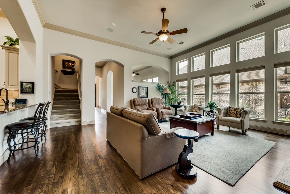    Inviting Family Room with Wall of Paneless Windows 