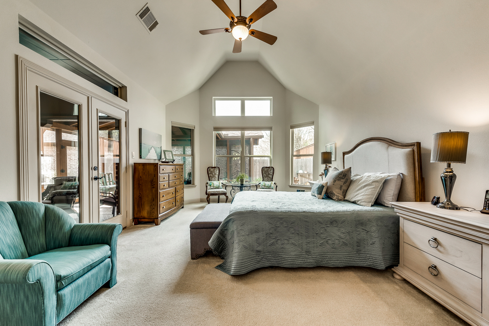    Private Master Suite with doors to Al fresco area 
