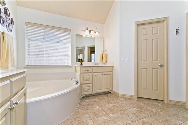    Corner Tub Custom Walk in Closet 