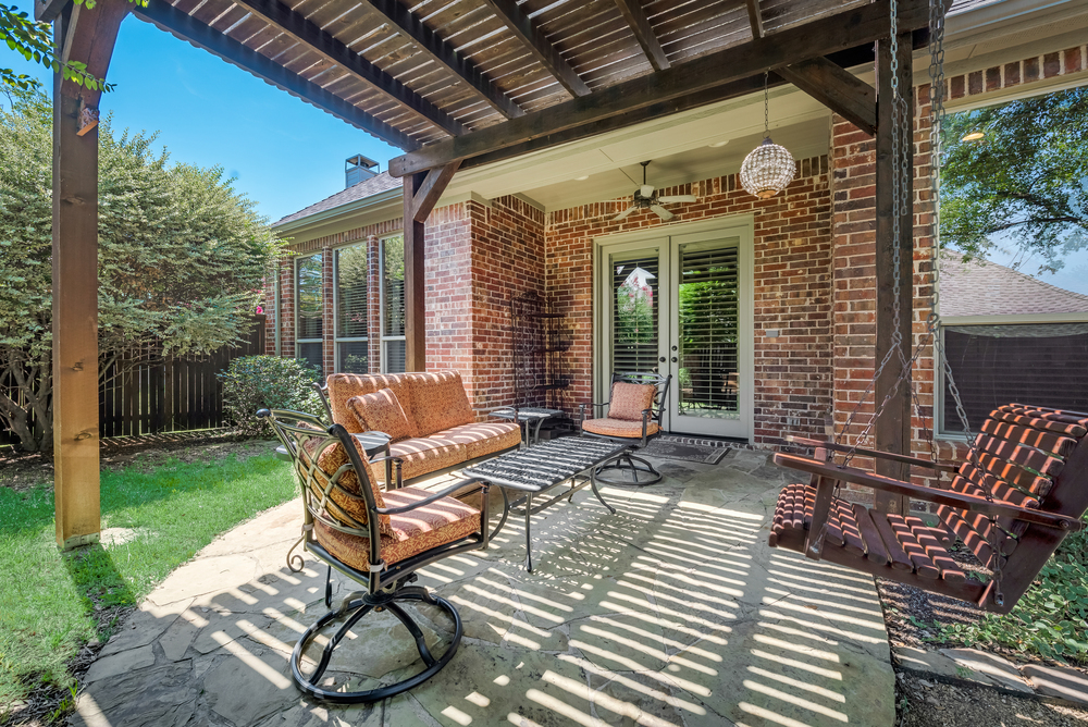     Patio includes Ceiling Fan and Gas Line for Grilljpg 