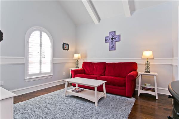    Formal Living or Formal Dining 