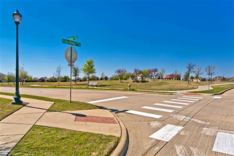    Corner Lot 