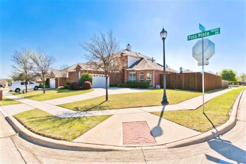    Corner Lot 