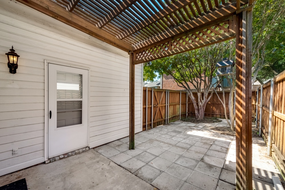   Pergola Covered Back Patio Perfect spot to Unwind 
