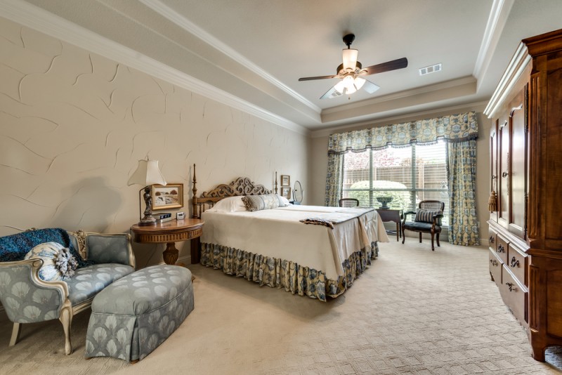    Spacious Master Suite with Sitting Area 
