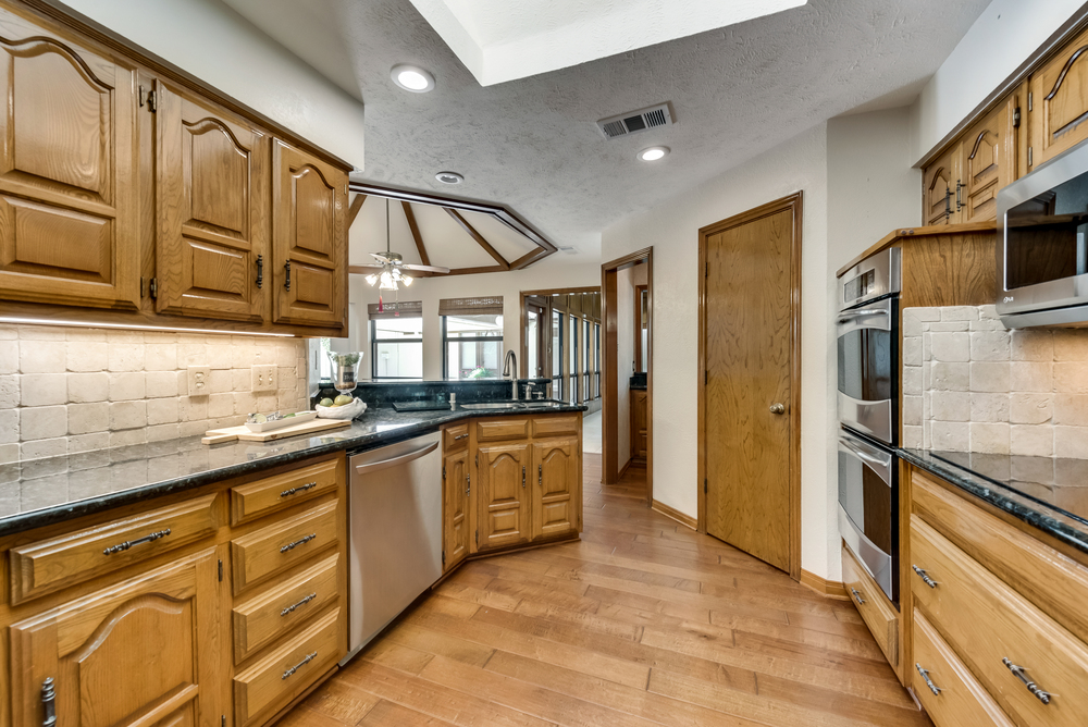    Chef s Kitchen offers Granite Countertops and Stainless Steel Appliances 