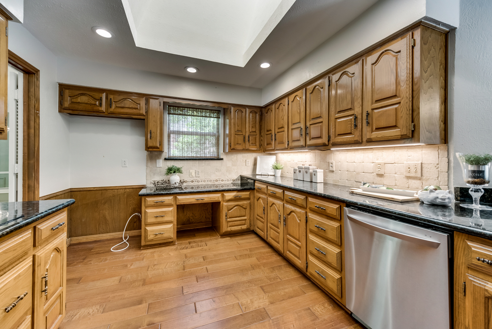     Chef s Kitchen also has Built in Desk Area 