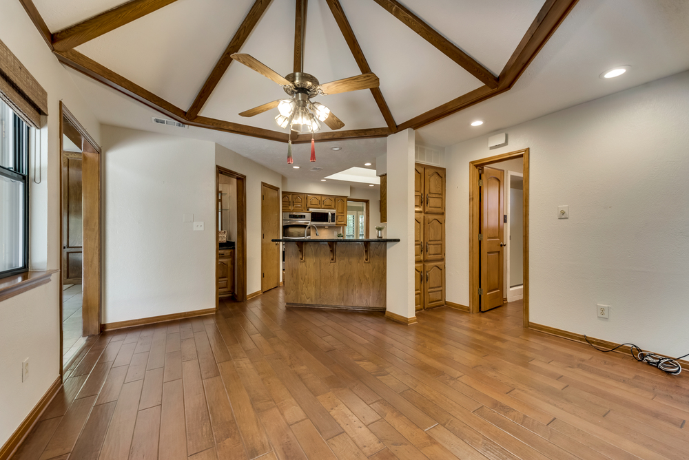    Charming Breakfast Area with Breakfast Bar for Additional Seating 