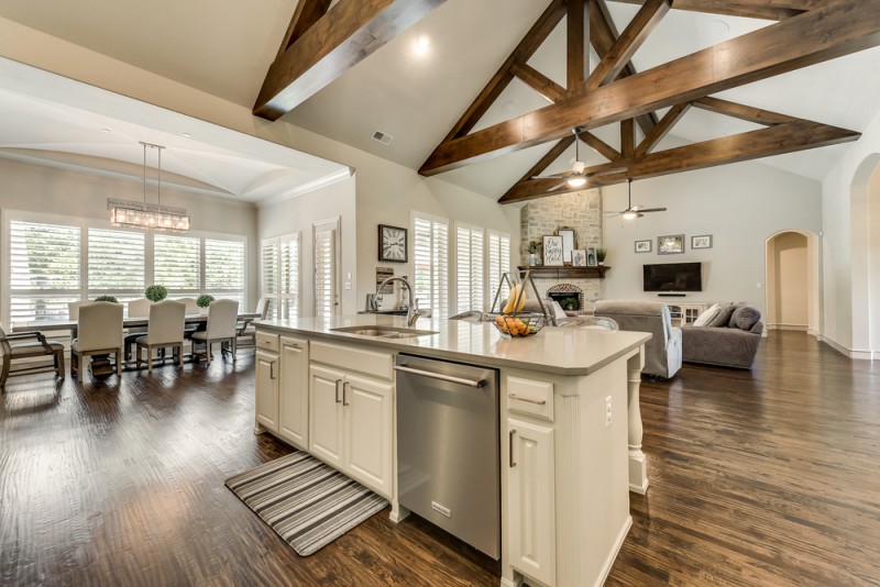    Open Floorplan is Perfect for Entertaining 