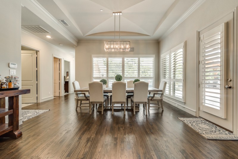    Breakfast Area with Stunning Ceiling Detail and Opulent Light Fixture 