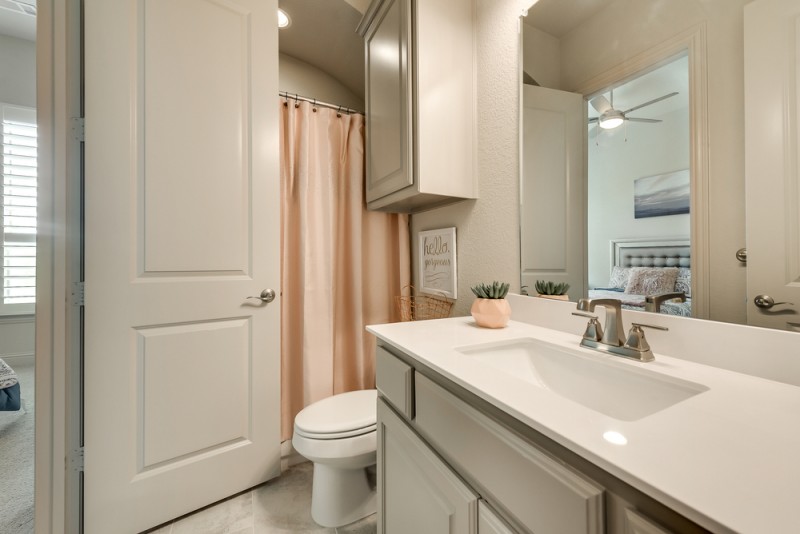    Full Bath with Private Bedroom and Hall Access 