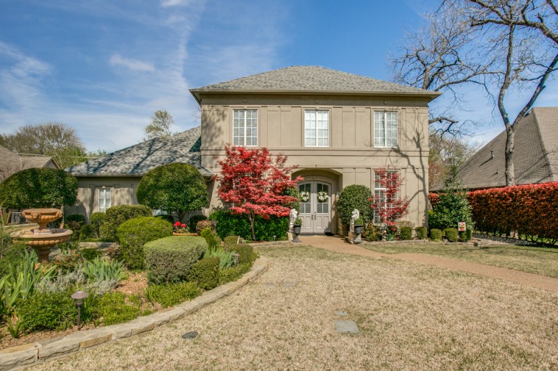    Beautiful Lush Landscaping and Amazing Curb Appeal 