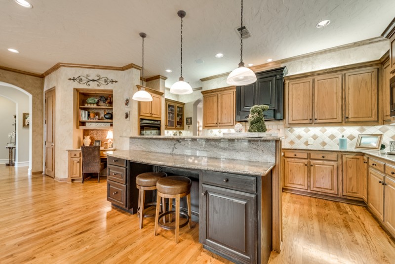    Breakfast Bar for Additional Seating and Granite Planning Desk 