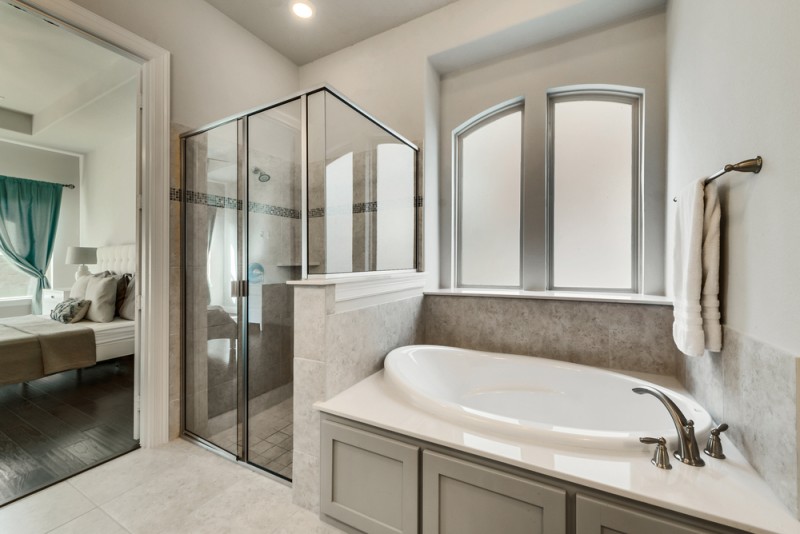    Spa Like Master Bath with Soaker Tub and Separate Shower 