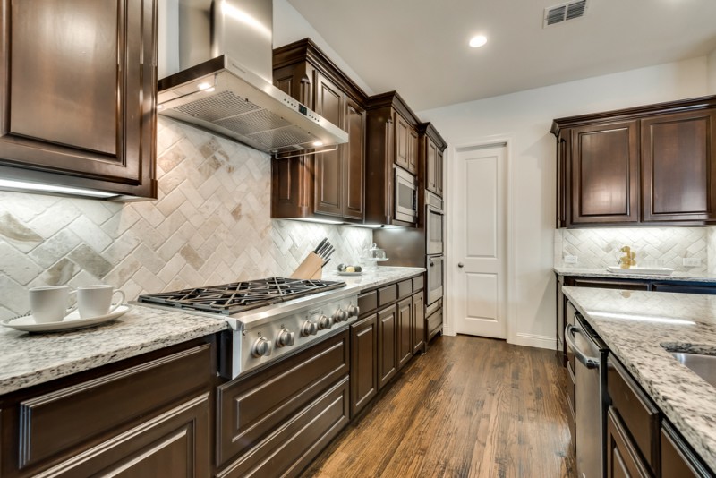    Stainless Steel Appliances Including Commercial   Burner Gas Cooktop 