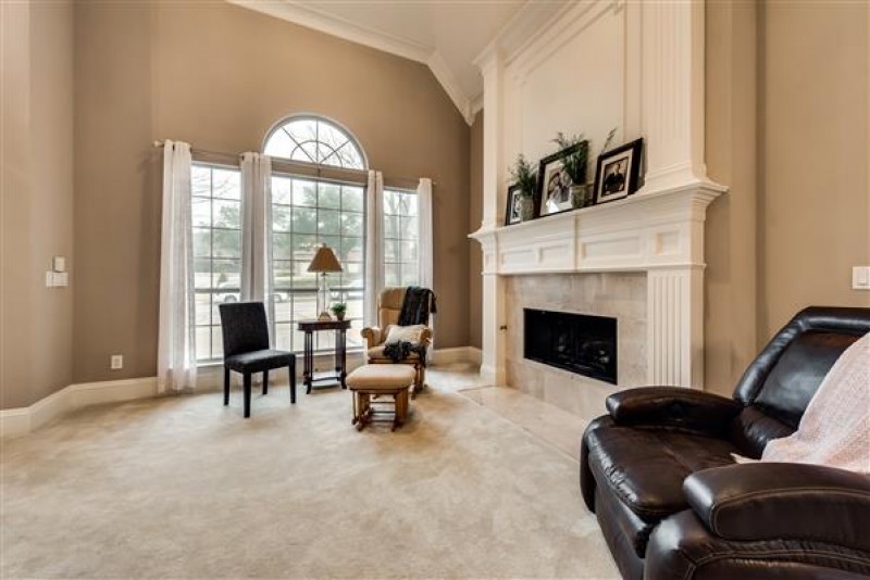    Formal Living w Gas Fireplace 