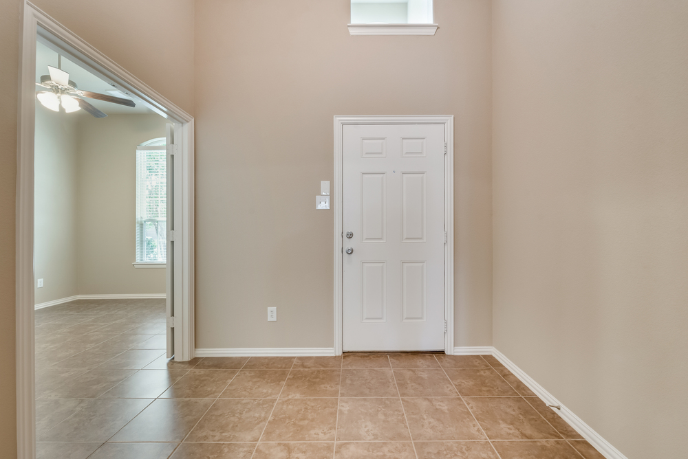    Entry has Soaring Ceilings and Arched Doorways 