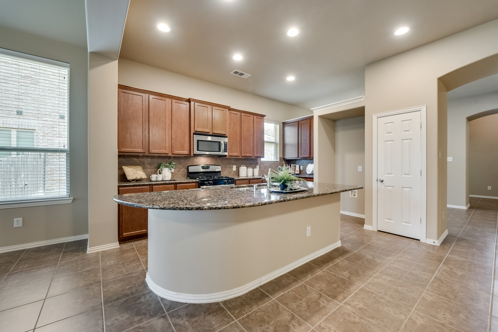    Chef s Kitchen features Island with Undermount Sink 