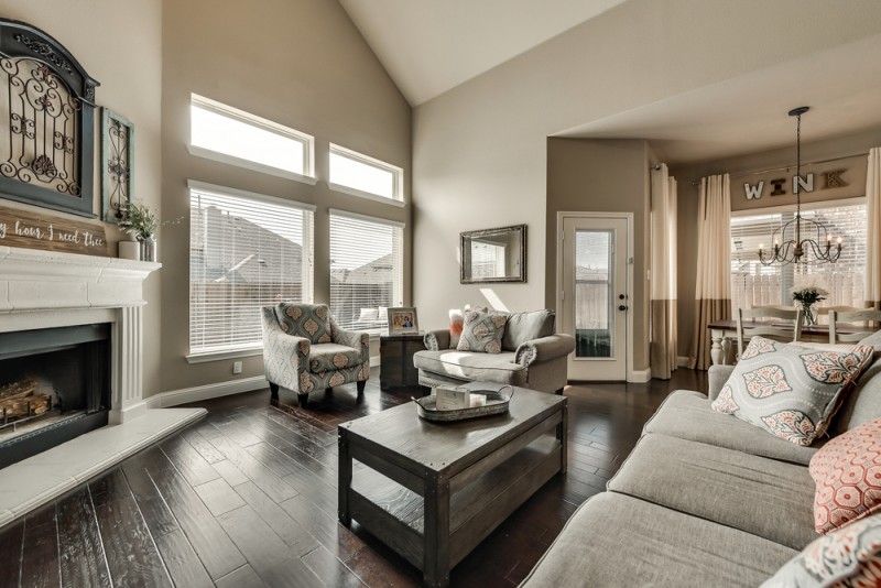    Inviting Family Room with Great Natural Light 