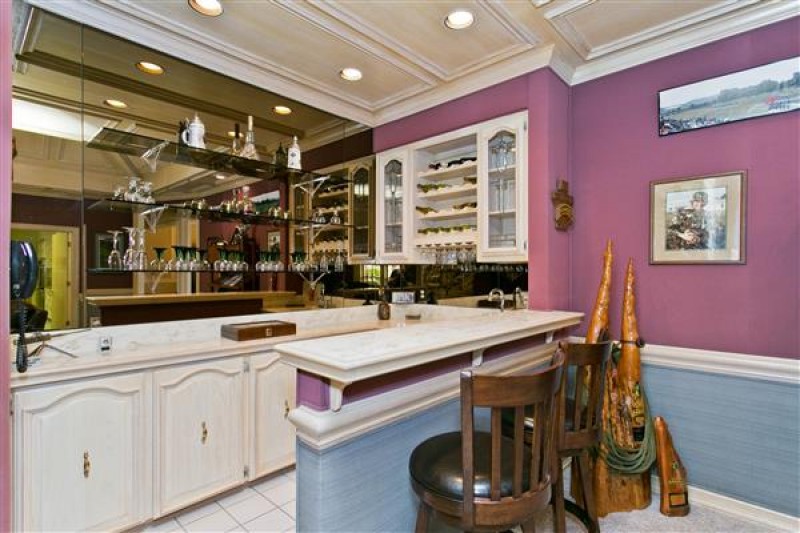    Full Bar in Family Room 