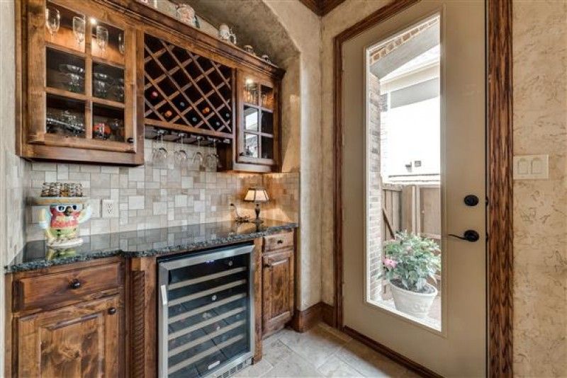    Butler Pantry 