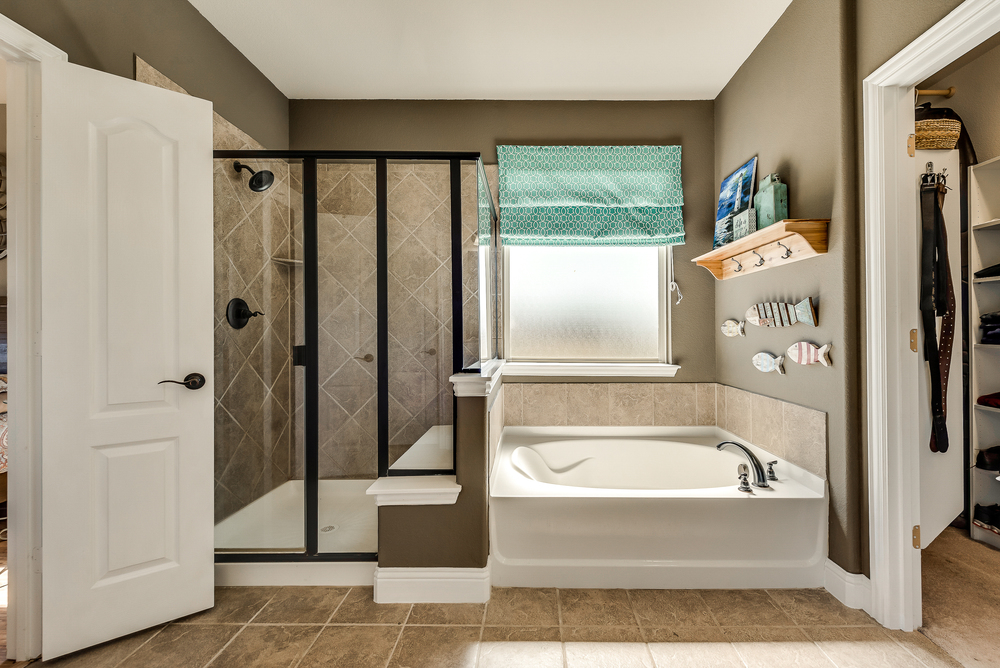    Master Bath with Separate Shower and Soaker Tub 