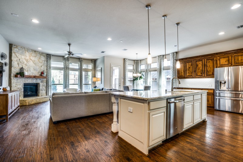    Open Floorplan is Great for Entertaining 