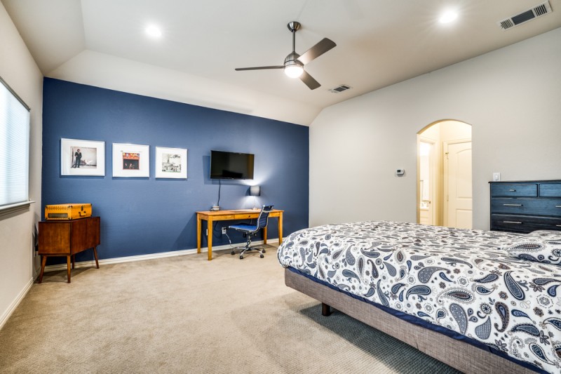    Upstairs Bonus Room with Full Bathroom and Closet 