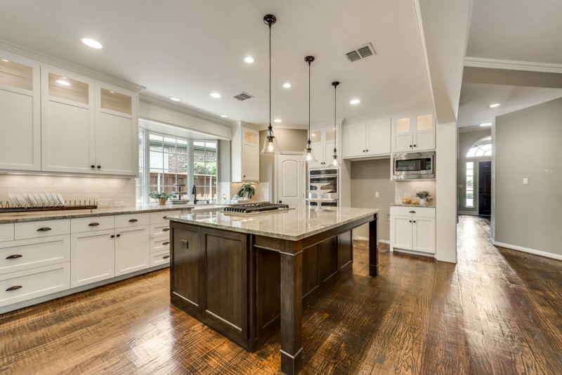    Open Floorplan is Great For Entertaining 