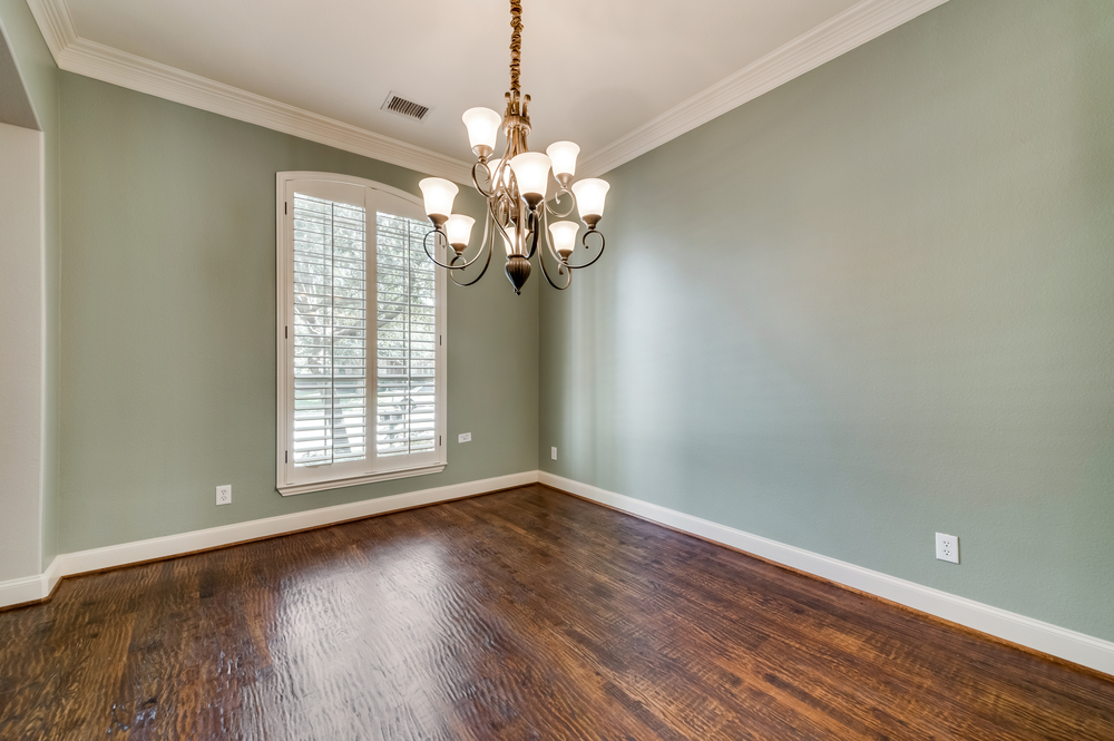    Elegant Formal Dining has Chic Chandelier 
