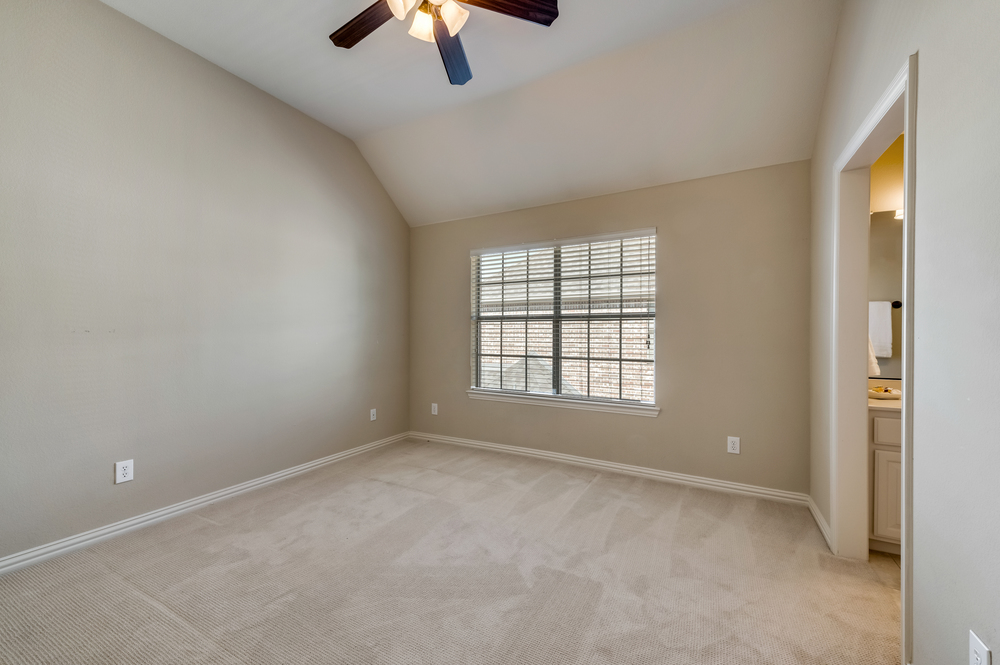    Spacious Secondary Bedroom with Jack and Jill Bathroom 